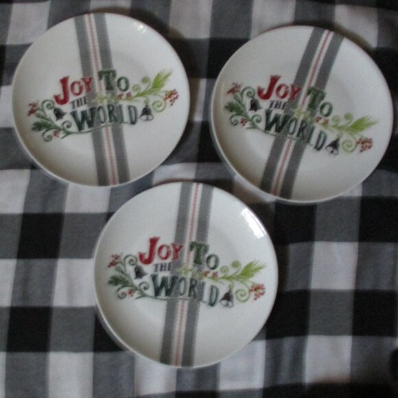3 JOY TO THE WORLD CHRISTMAS BETTER HOME AND GARDENS~COOKIE/SALAD PLATES STRIPE - Picture 1 of 4